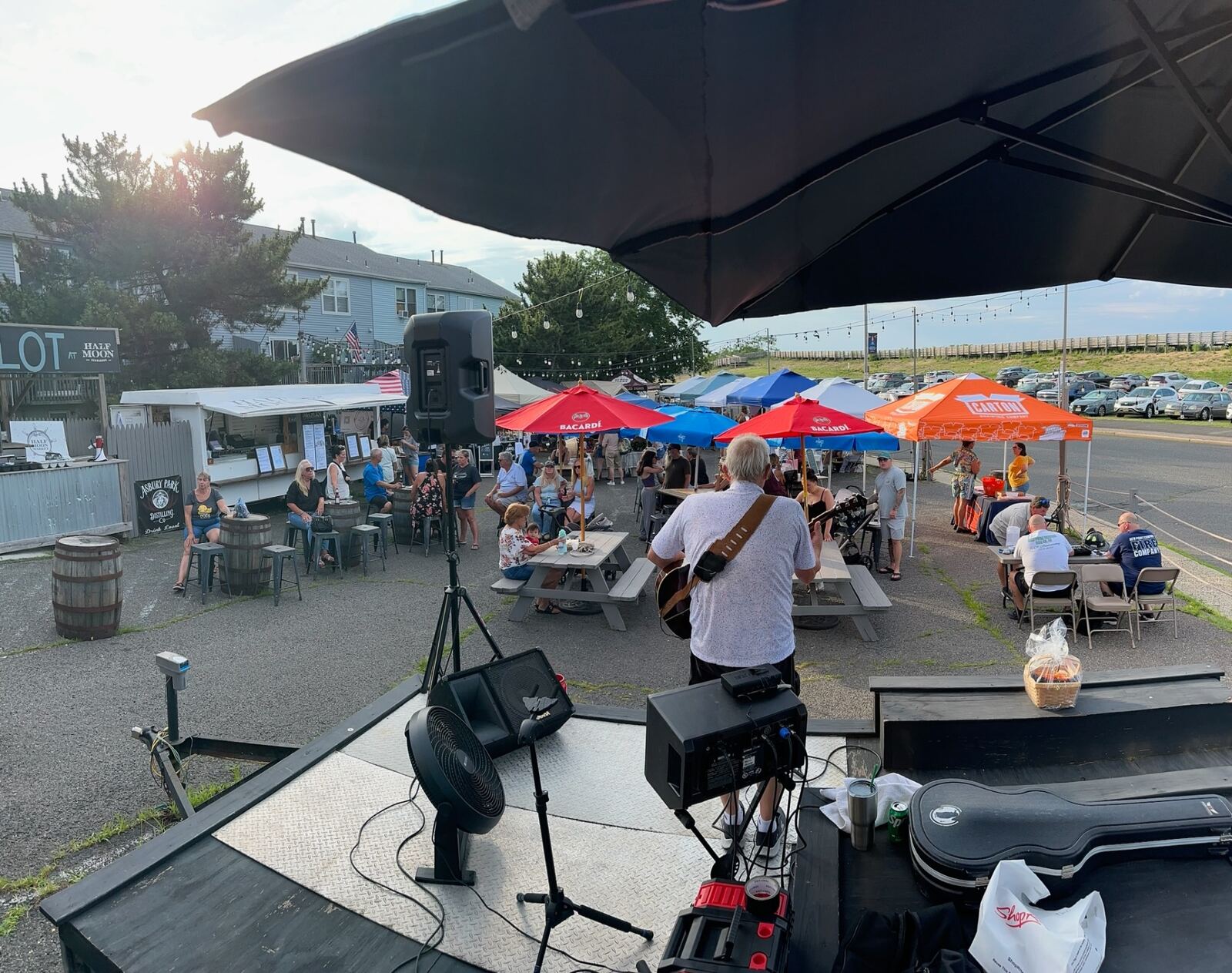 Half Moon Market scene 14